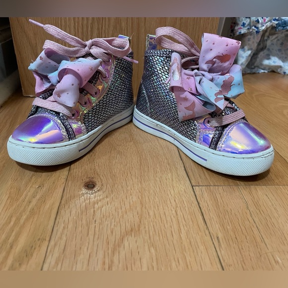 JoJo Siwa Other - JoJo iridescent scales high tops 9c